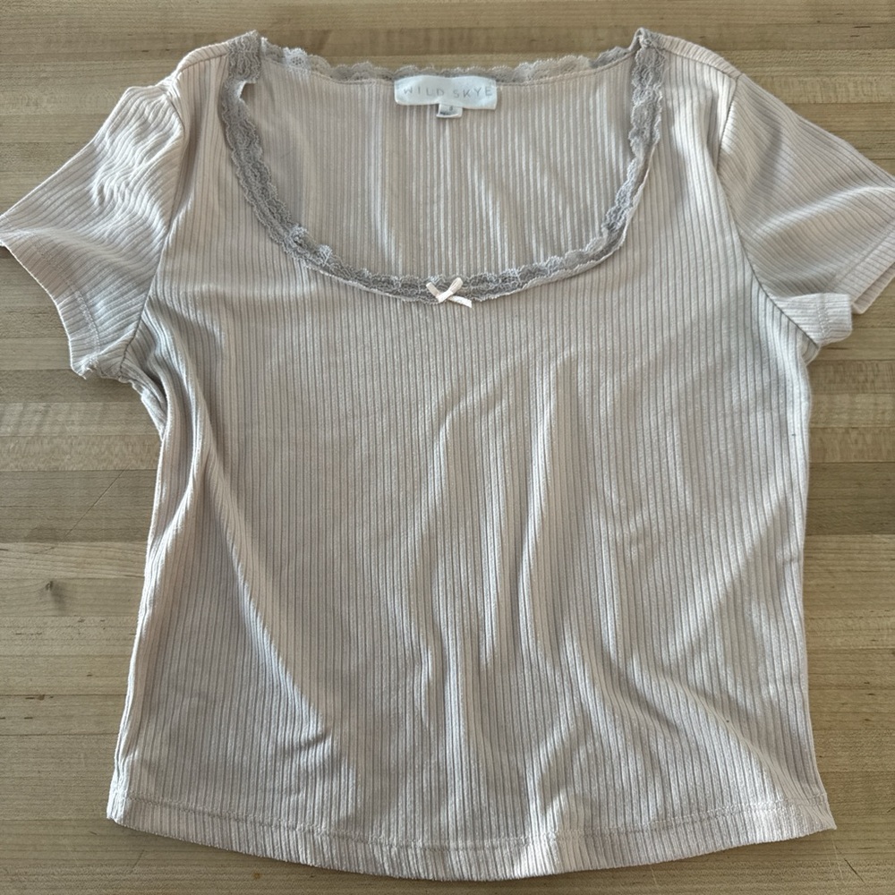 Elegant pink Lace Trim Top